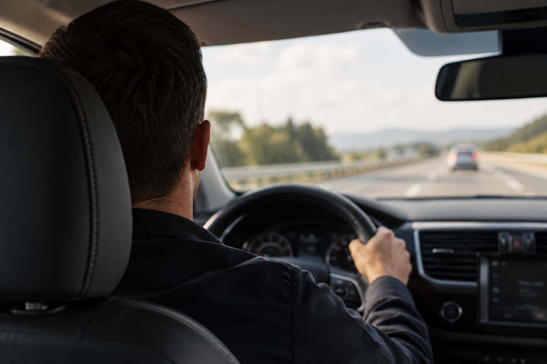 Chauffeur Kaddrive au volant d'un véhicule convoyé sur autoroute